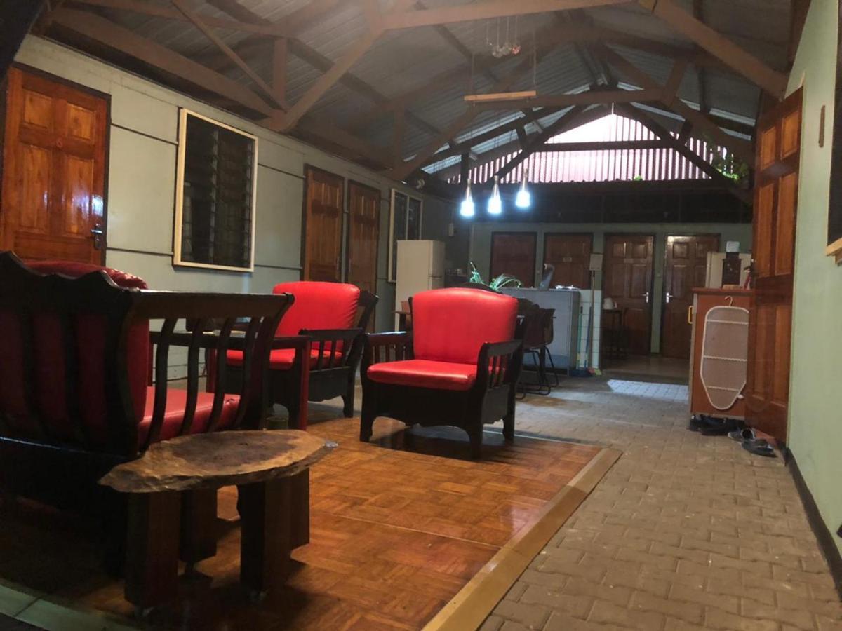Unu Pikin Guesthouse Παραμαρίμπο Εξωτερικό φωτογραφία