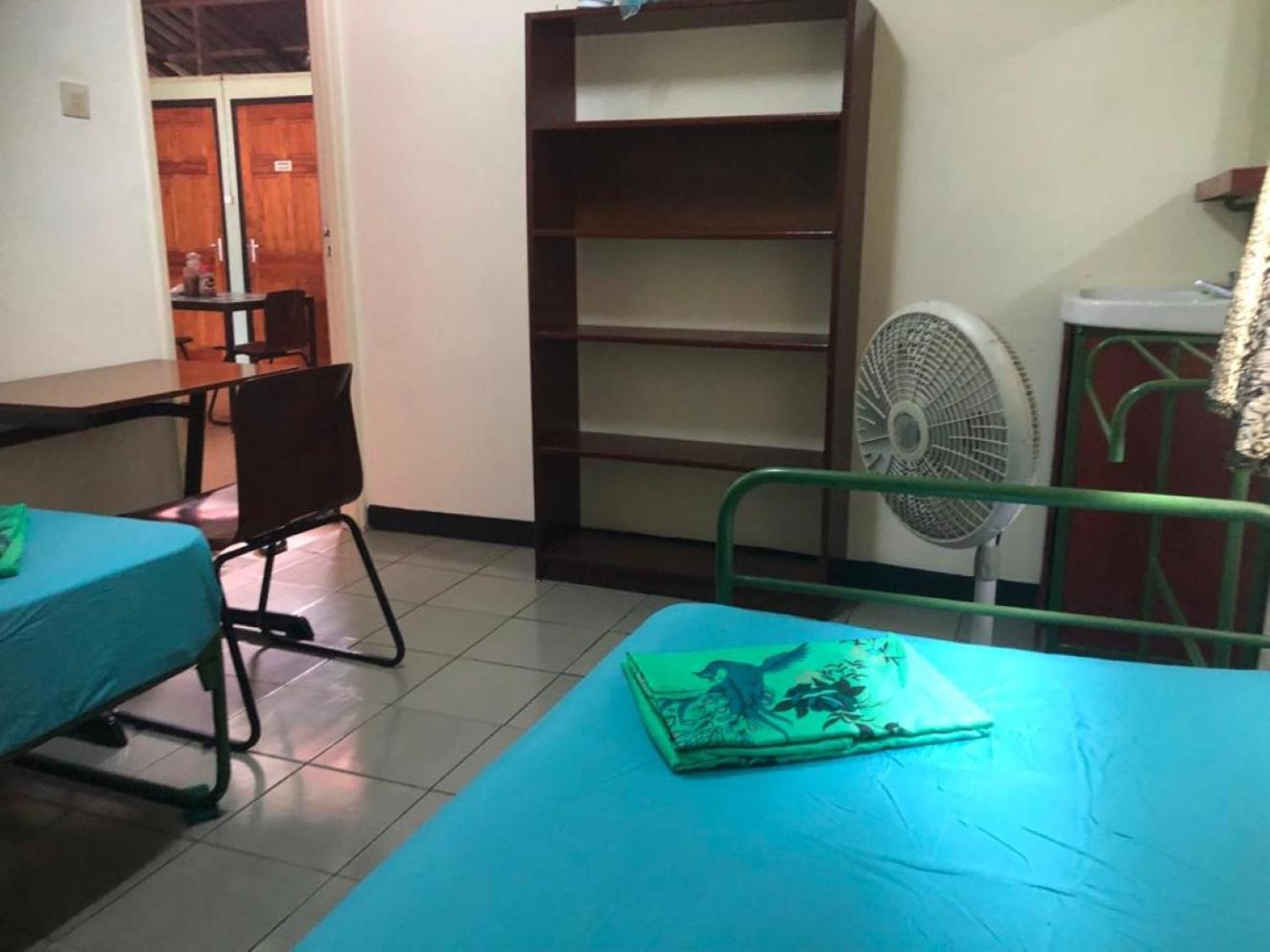 Unu Pikin Guesthouse Παραμαρίμπο Δωμάτιο φωτογραφία