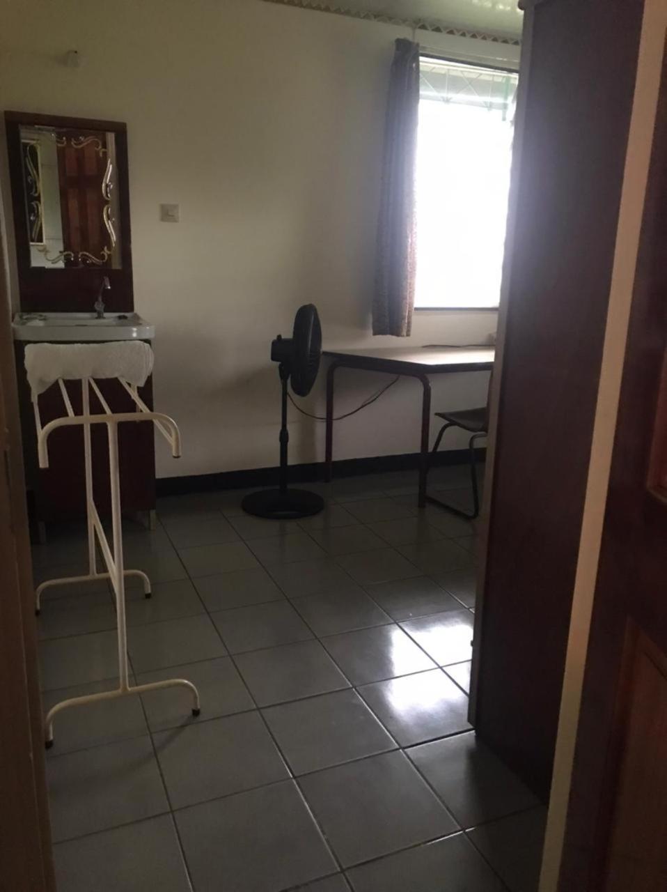 Unu Pikin Guesthouse Παραμαρίμπο Δωμάτιο φωτογραφία