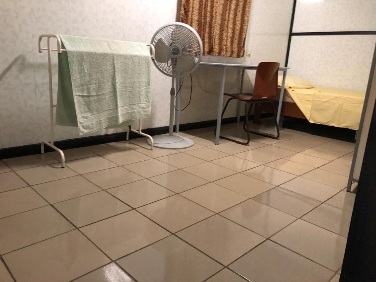 Unu Pikin Guesthouse Παραμαρίμπο Δωμάτιο φωτογραφία