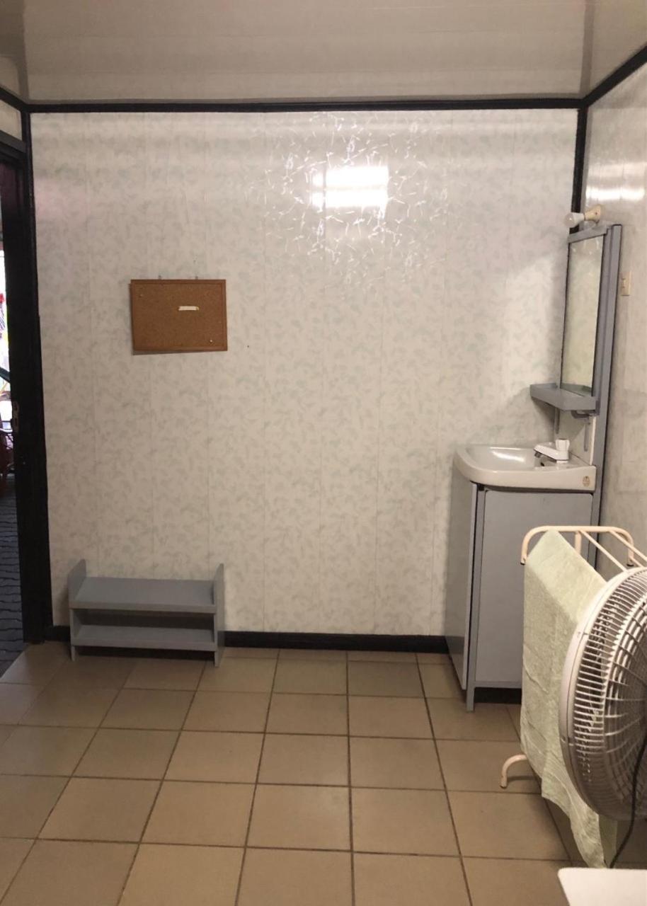 Unu Pikin Guesthouse Παραμαρίμπο Δωμάτιο φωτογραφία