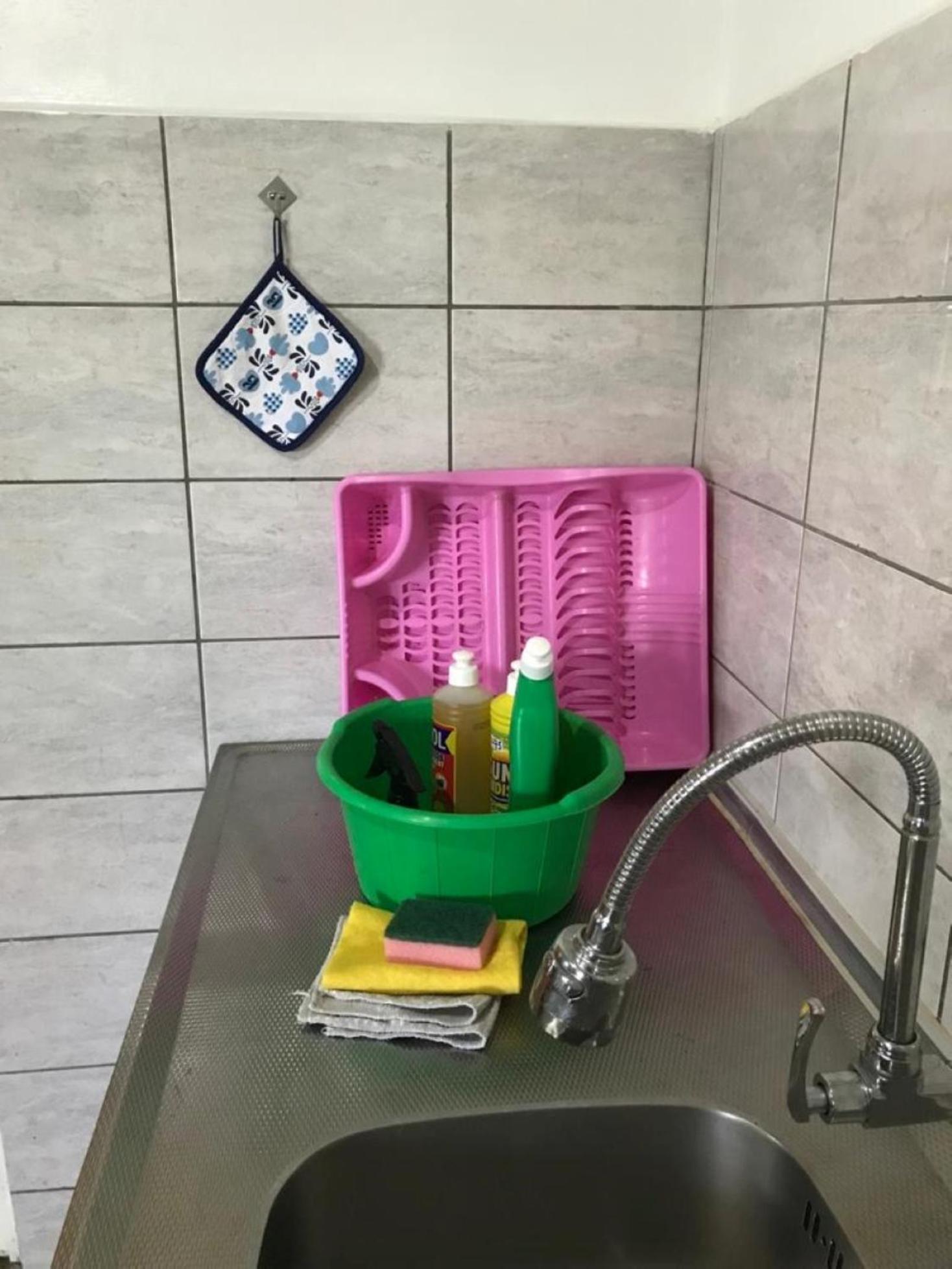 Unu Pikin Guesthouse Παραμαρίμπο Δωμάτιο φωτογραφία